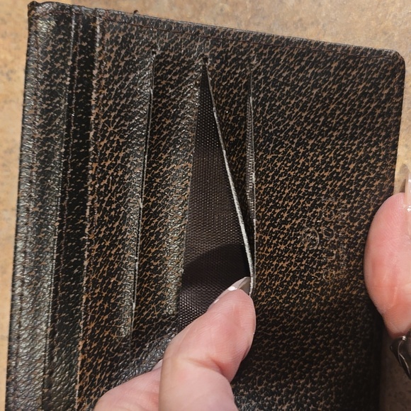 Designer Inspired Stylish Wallet - Picture 6 of 9